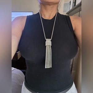 Costume jewelry: Women’s necklace